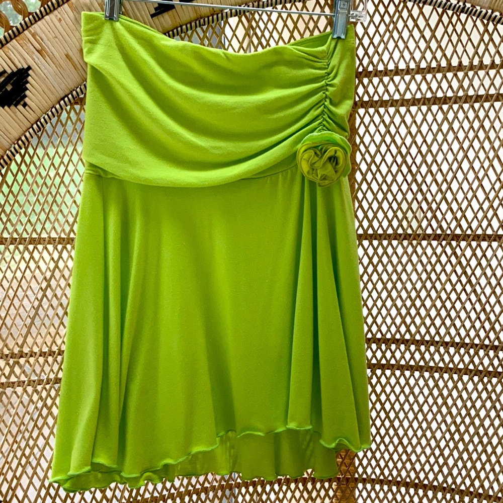ABSOLUTELY adorable NOTICE lime green skirt